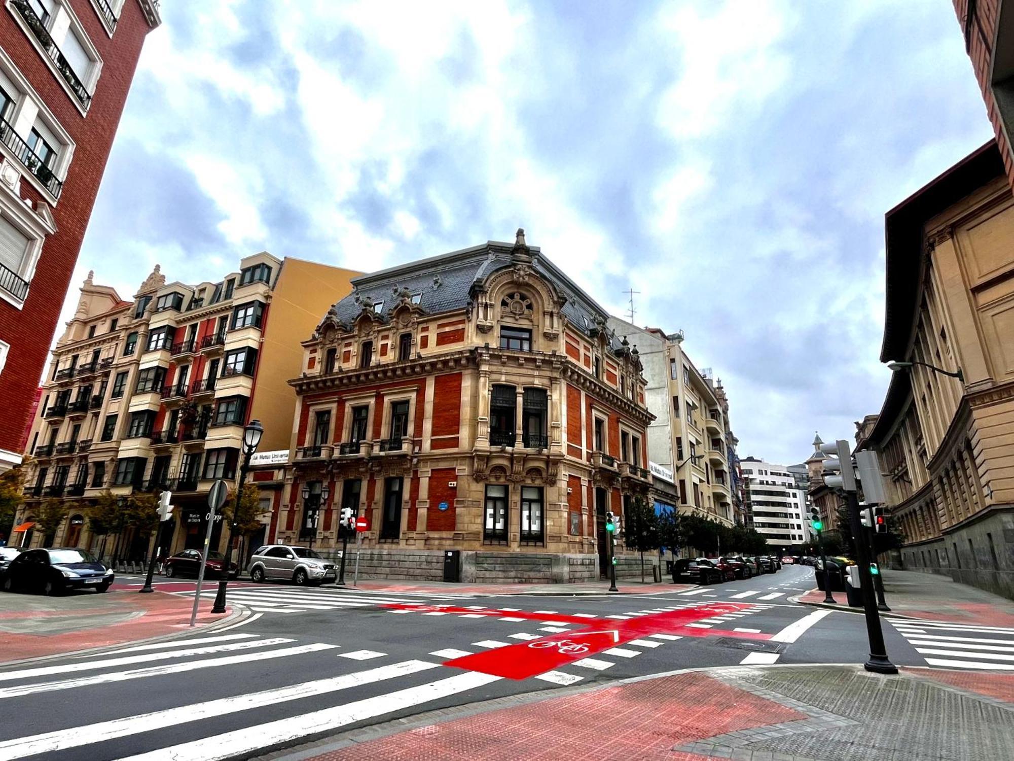 Piso En El Centro De Bilbao, Frente A La Alhondiga Apartment Luaran gambar